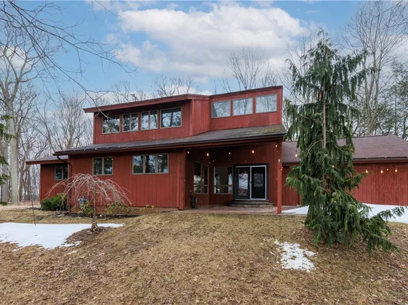 302 Stadium Dr, Somerset, PA 15501
