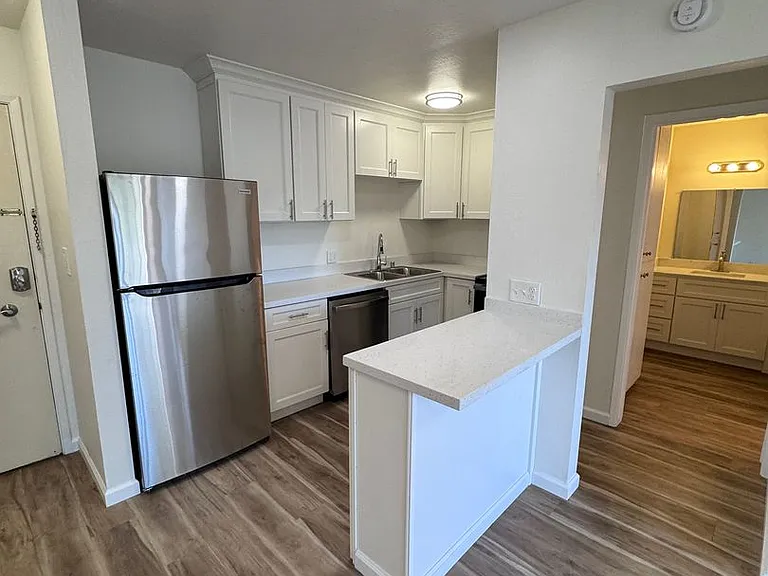 532 Bancroft Avenue — Photo 12