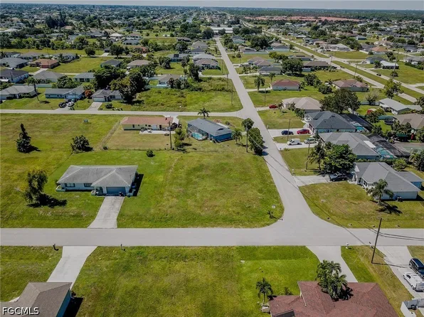 2308 NE 23rd Place Cpe, Coral, FL 33909