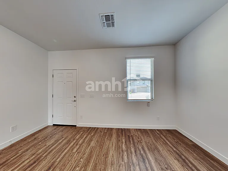 4214 S 105th Dr — Photo 10