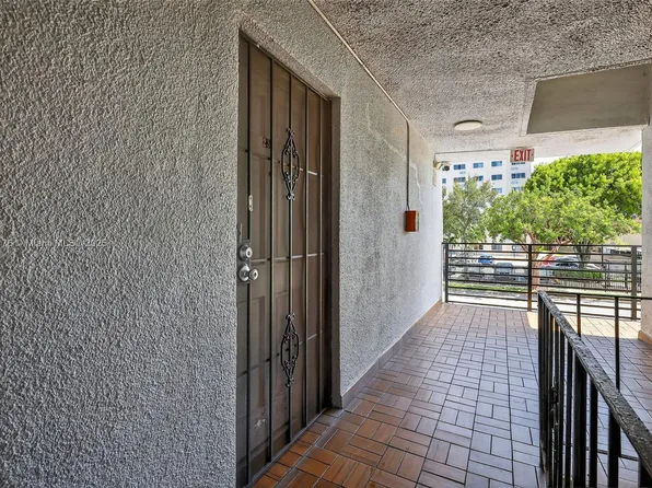 1305 W 46th St APT 238, Hialeah, FL 33012