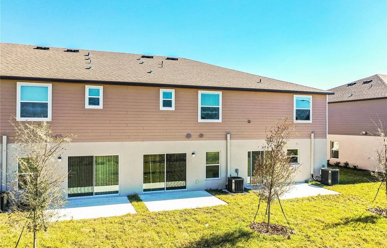 3 bed, 2.5 bath, $2,100 — Photo 3