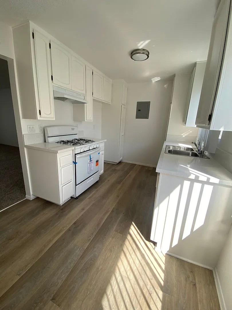Larson Apartments — Photo 3