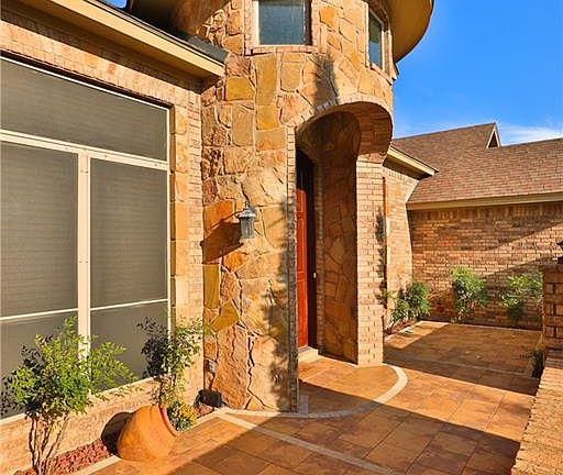 4th image of 310 Southwind Cir