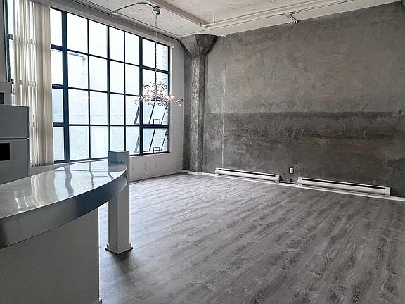 4th image of 601 4th St Unit 207