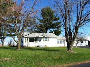 1612 Hillside Rd, Cambridge, WI 53523