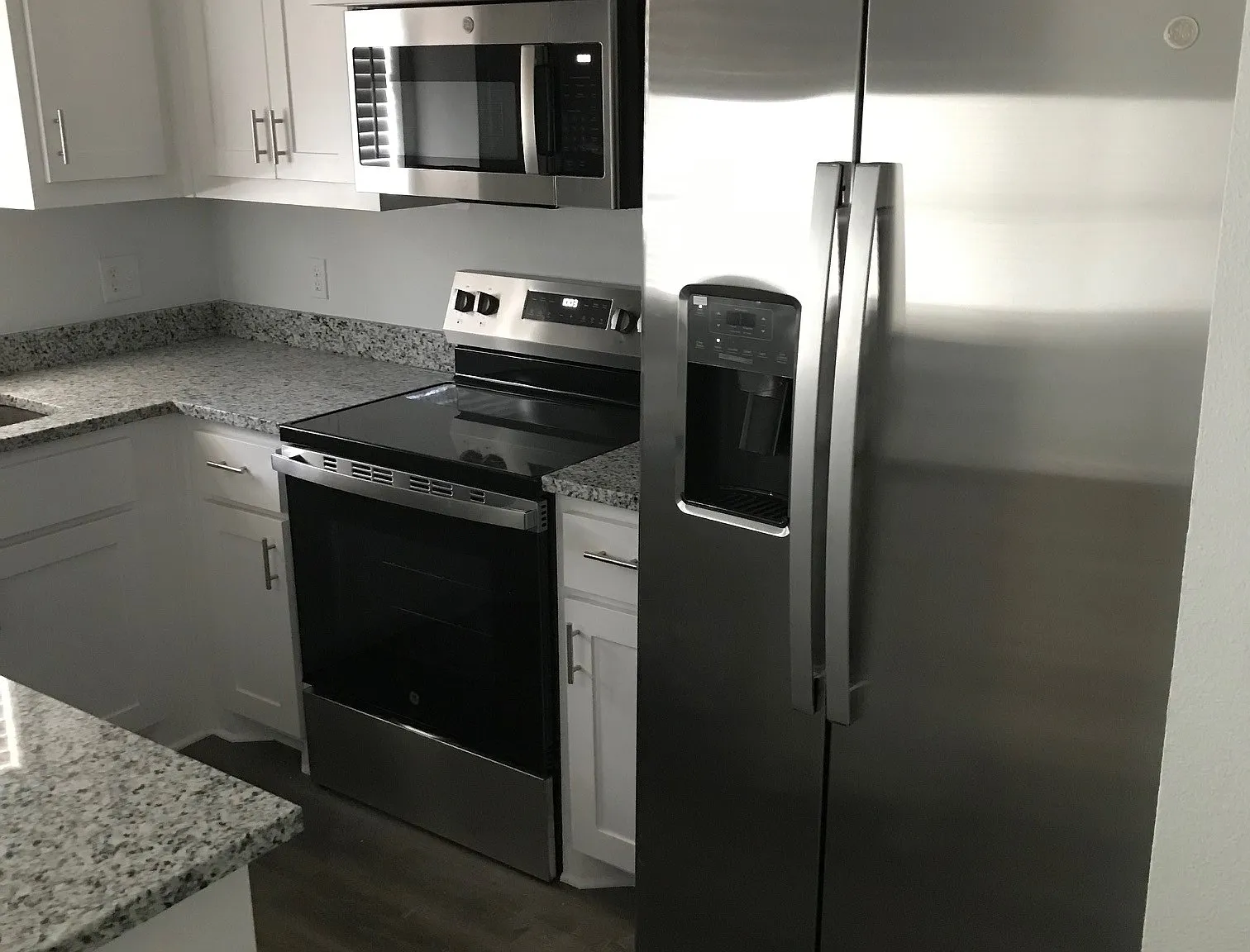 2 bed, 1.5 bath, 1042 sqft, $1,800 — Photo 2