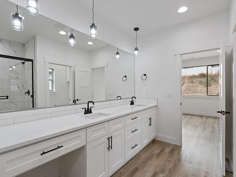 16501 N Columbus Dr — Photo 8
