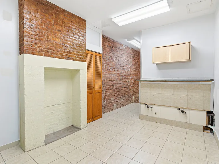 15 Warren St #1 — Photo 10