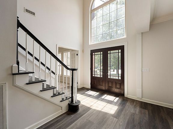 3rd image of 325 Kentons Way