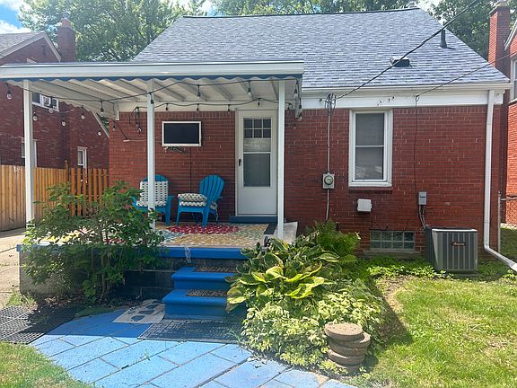 4th image of 9815 Carter Ave