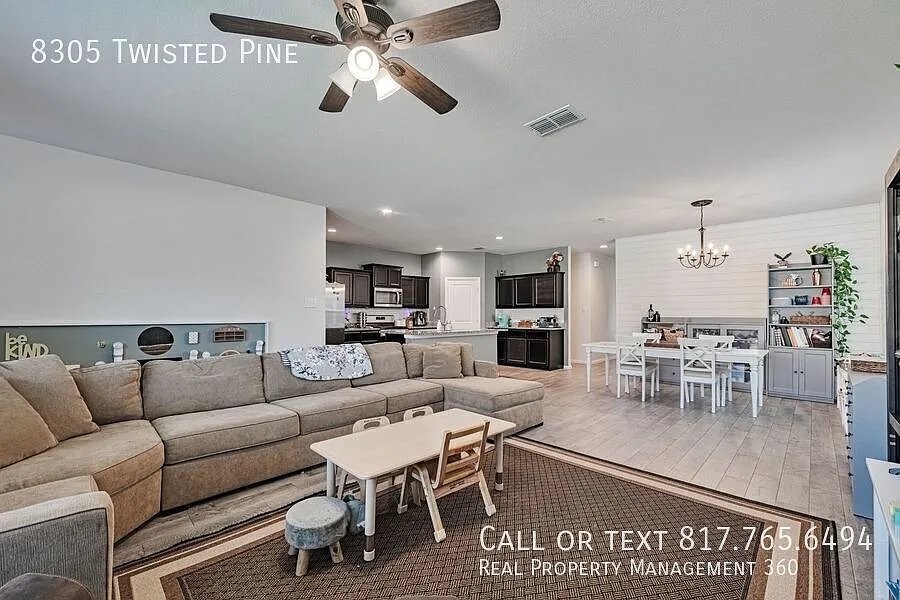 Available November 1st Spacious 5 Bedroom Home with Extended Covered Patio! — Photo 4