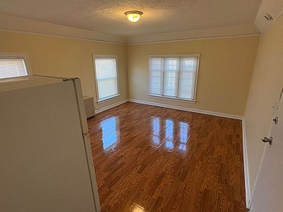 2nd image of 2130 Auburn St APT 8