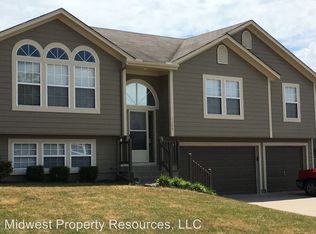 1207 Aspen Dr, Greenwood, MO 64034