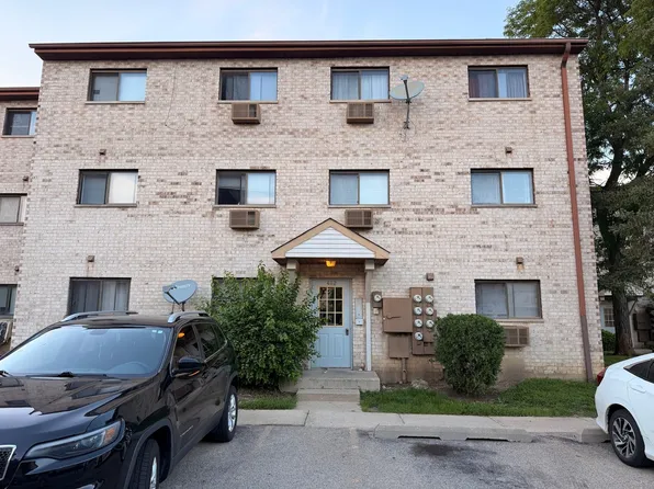 462 E Osage Ln APT 1A, Palatine, IL 60074