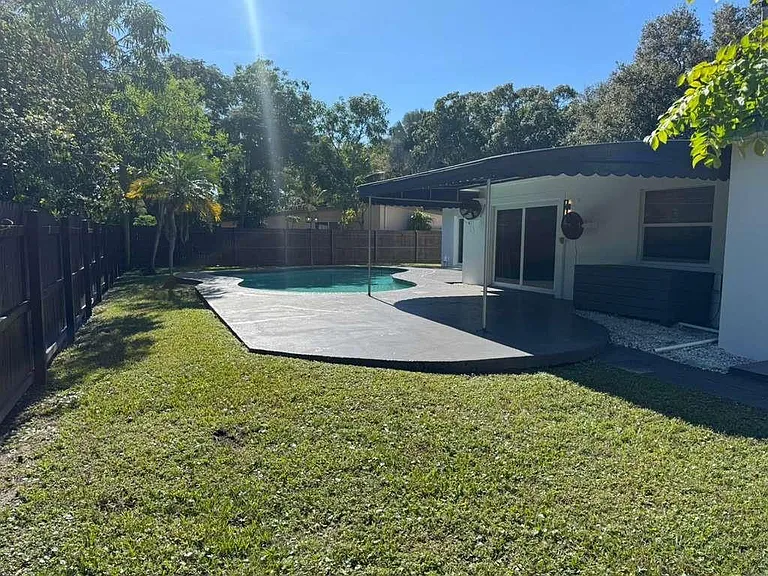 740 Beachwood Ln — Photo 17