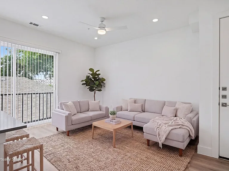 2217 N Fitzhugh Ave #303 — Photo 9