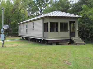 935 V B Woods Rd, Groveton, TX 75845