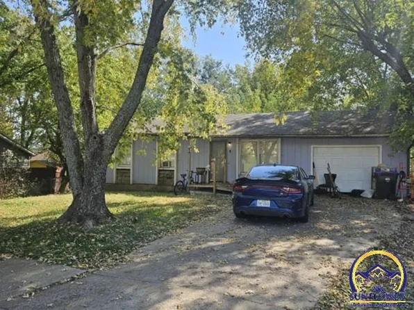2027 SE Travis Cir, Topeka, KS 66605