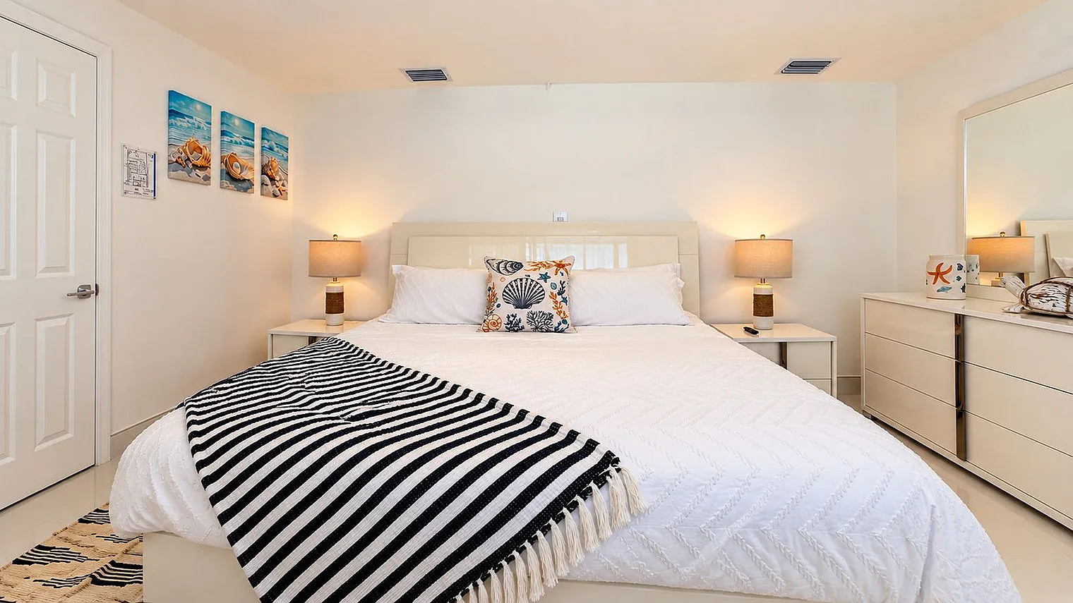 3 bed, 4.0 bath, 1399 sqft, $7,757 — Photo 3