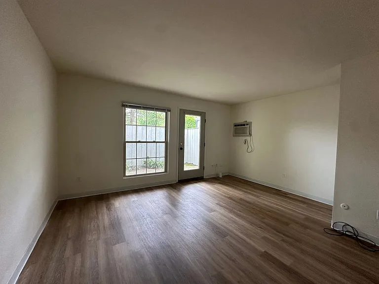 University Park Apartments near Cornell University — Photo 341