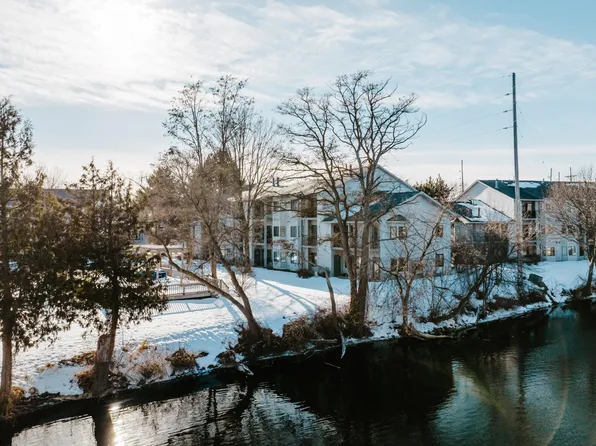 545 Riverine Dr APT 203, Traverse City, MI 49684