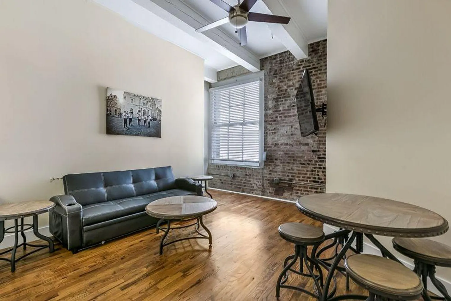 1 bed, 1.0 bath, 645 sqft, $4,685 — Photo 1