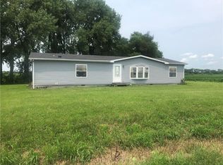 1123 E 2400 North Rd, Moweaqua, IL 62550