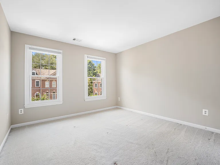 10186 Castlewood Ln — Photo 25