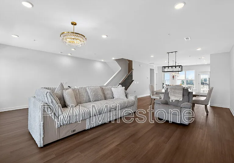 16162 Frederick Rd — Photo 8