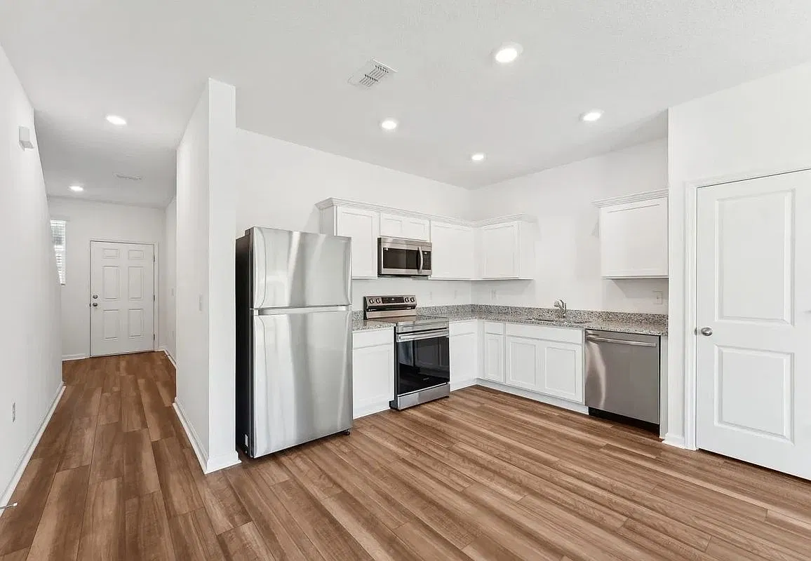 3 bed, 2.5 bath, 1386 sqft, $2,100 — Photo 4