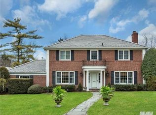 6 Bingham Cir, Manhasset, NY 11030