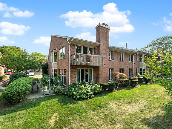 3rd image of 1647 N Belmont Ct