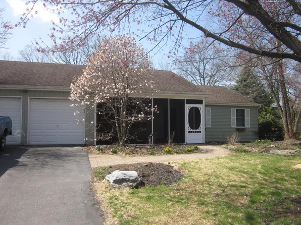 1358 Devon Cir, Allentown, PA 18104