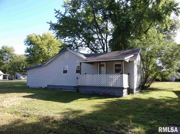 204 N Poplar St, Patoka, IL 62875