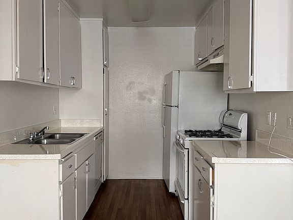 4th image of 14240 Burbank Blvd APT 206