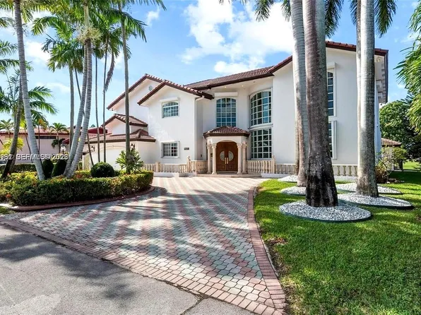19420 W Saint Andrews Dr, Hialeah, FL 33015
