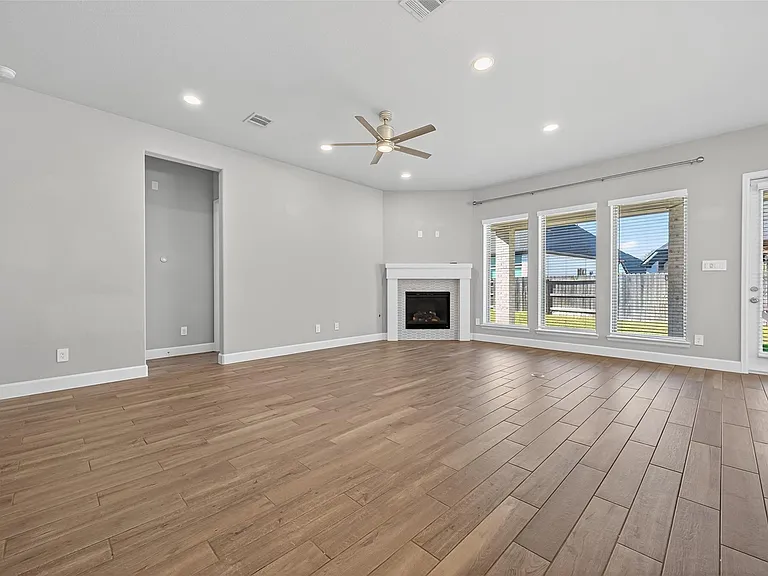 15330 Legacy Park Way — Photo 13
