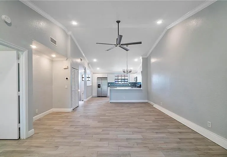 1004 Congressional Way — Photo 4