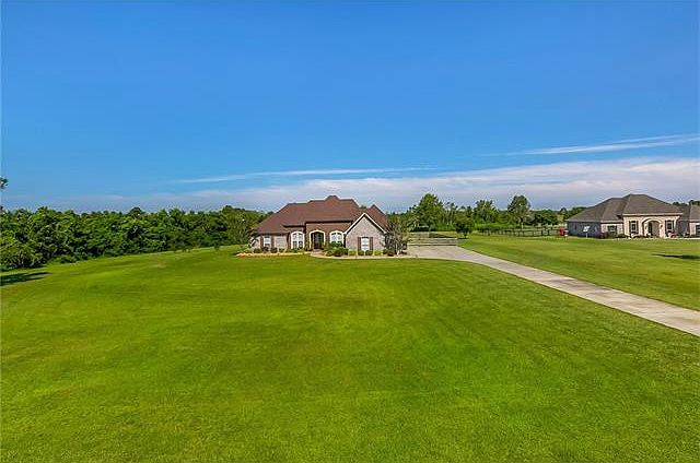 1st image of 142 Highland Crest Dr