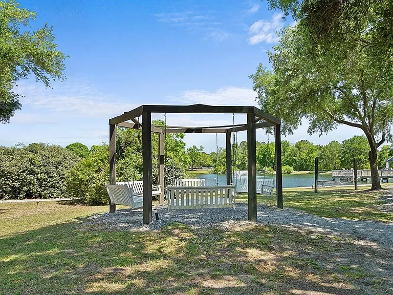Ashley Lakehouse — Photo 11