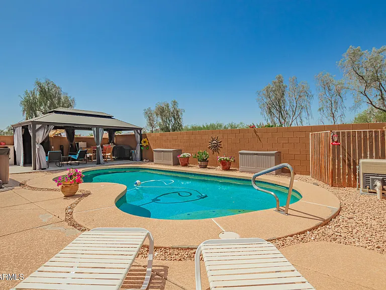 3032 W Red Fox Rd — Photo 26
