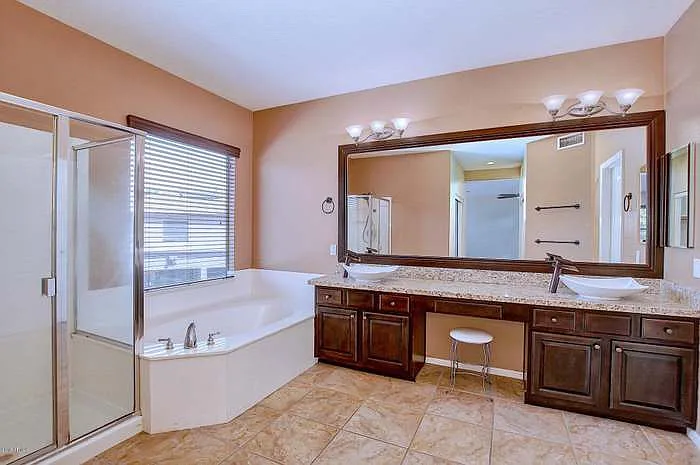 562 N Danielson Way — Photo 19
