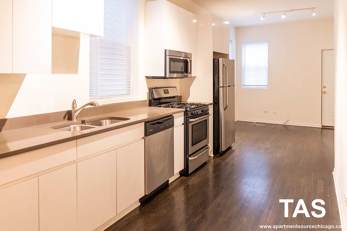 Building Photo - 2438.5 N Ashland Ave #1R