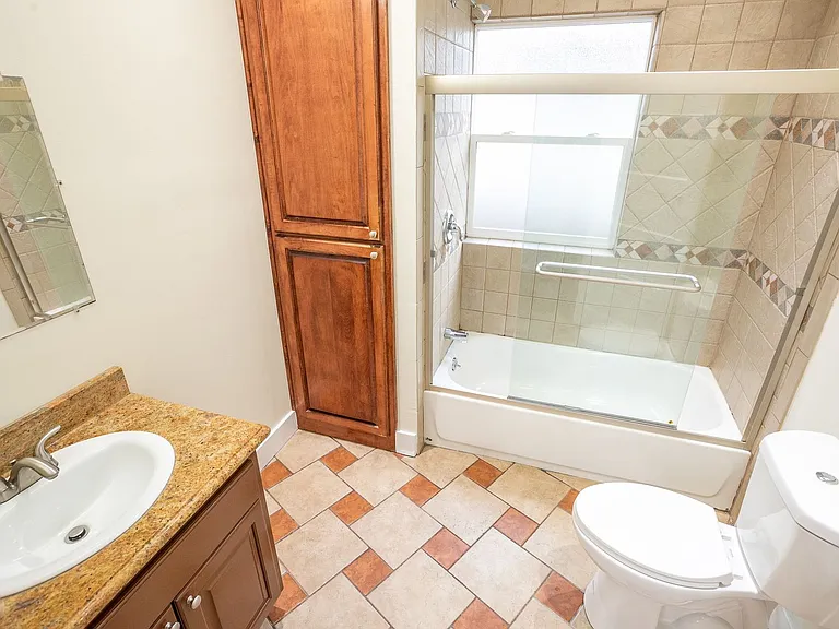 1424 N Northgate Way - SAM — Photo 4