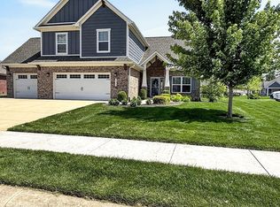 1069 Forest Glen Dr, Greenfield, IN 46140
