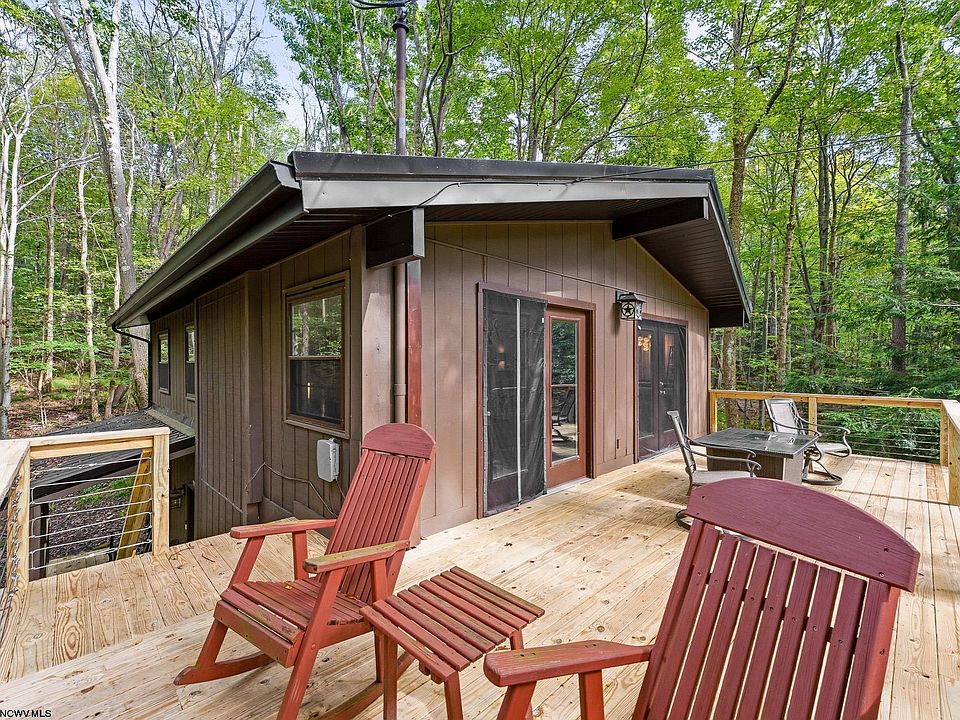 28th image of 76 Arbutus Ct