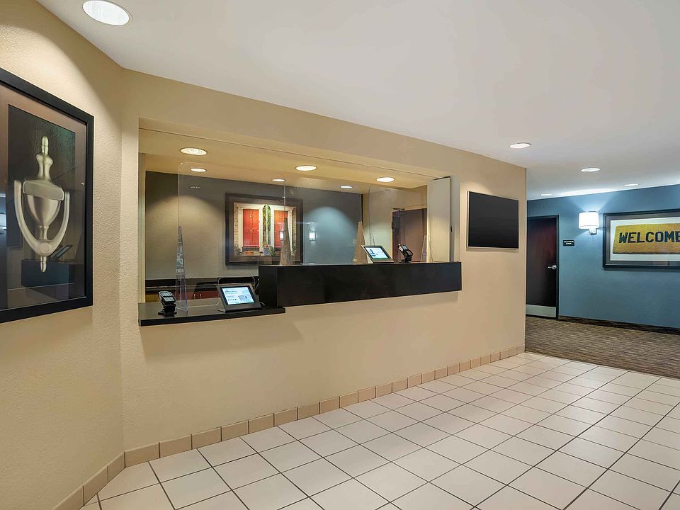 Lobby and Guest Check-in