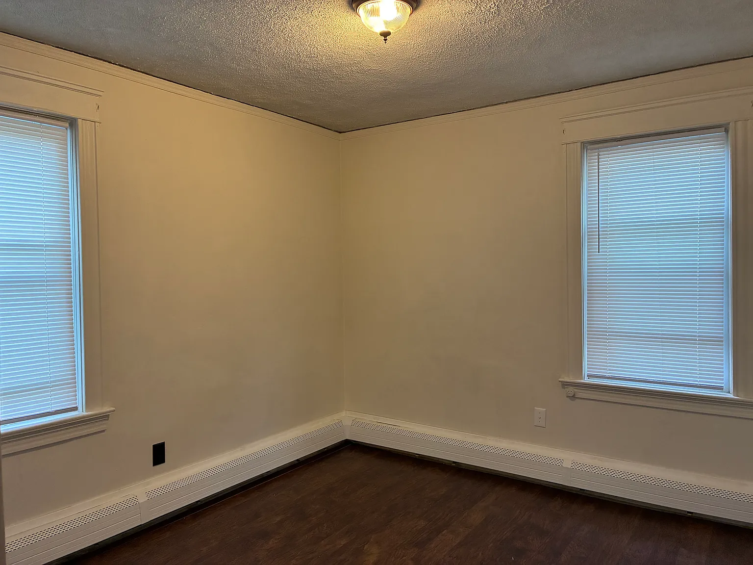 2 bed, 1000 sqft, $1,600 — Photo 2