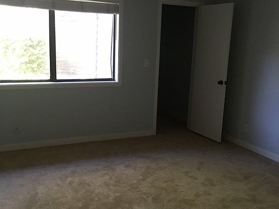 5th image of 158 Cypress Pl